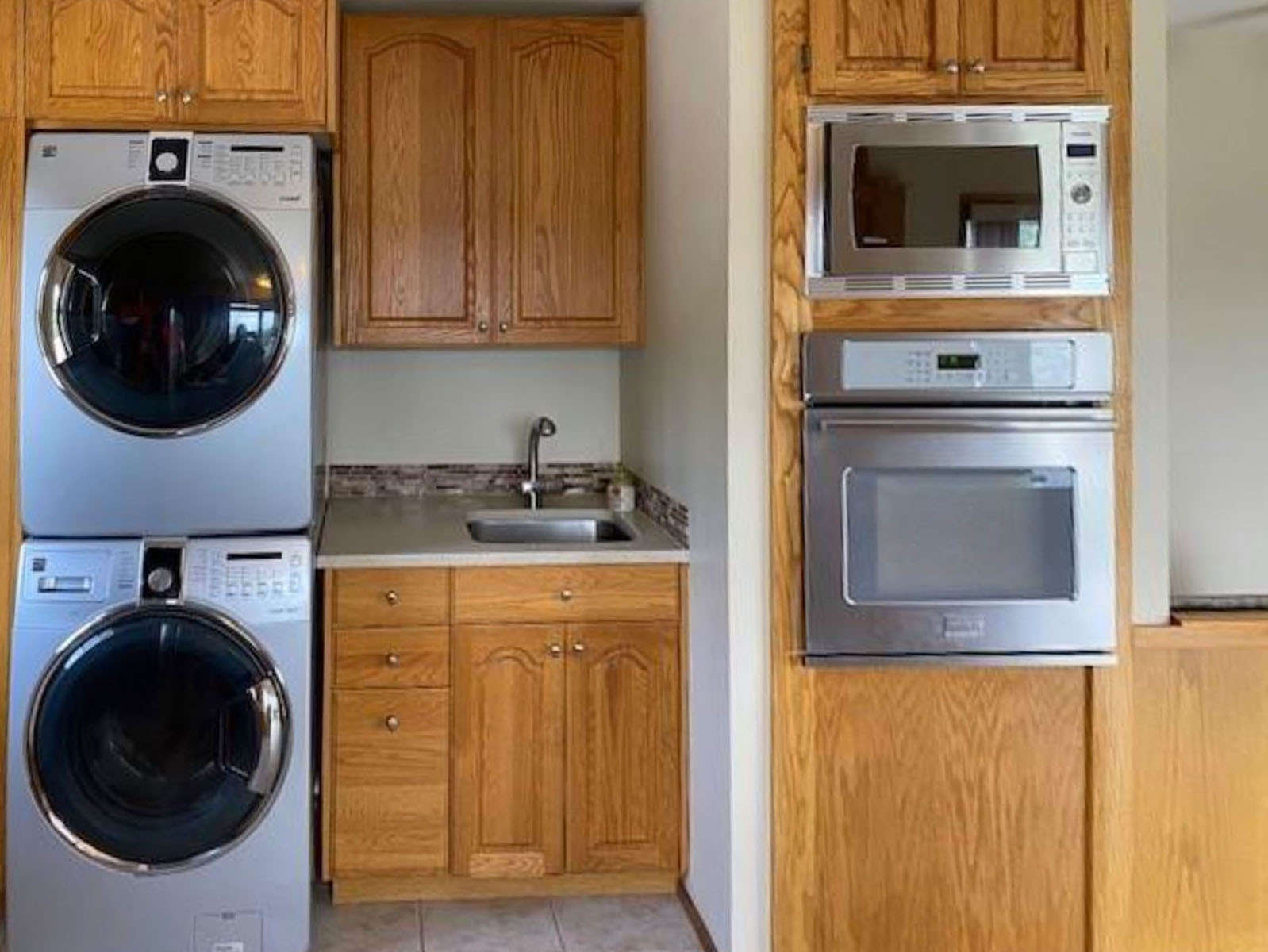 Rural Retreat on Sinkut Lake 4Bedroom Home with Barn and Float Plane