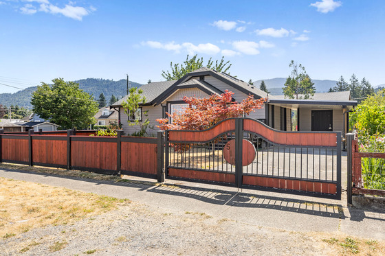 Thumb ladysmith residence 34
