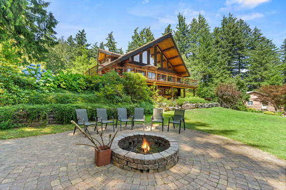 Complete Privacy, Log Home on 2.41 Acres with River and Mountain Views - Hope, BC