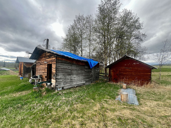 Thumb palling country home 26