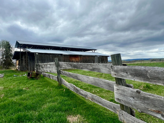 Thumb palling country home 30