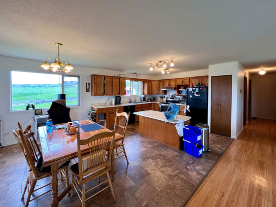 Thumb palling country home 32
