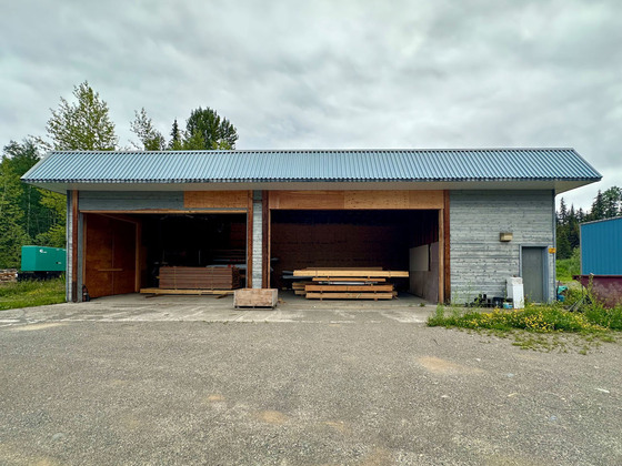 Thumb horsefly lumber mill 34