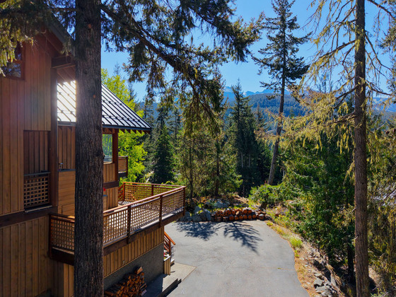 Whistler Mountain Retreat with Panoramic Views, Unique Character, and Privacy - Whistler, BC