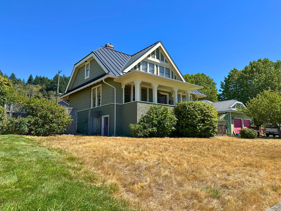Thumb powell river ocean view home 46