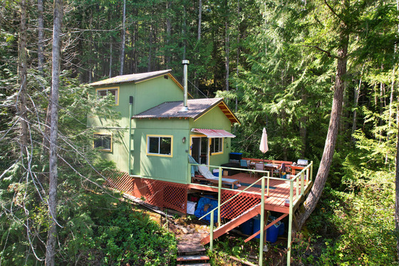 Thumb powell lake lakefront cabin 04