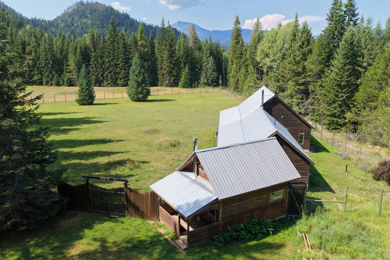 Private Central Kootenays Estate - Nelway, BC