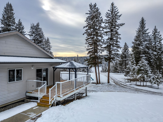 Crown Land at Your Doorstep, Four Season Living in the Heart of the Cariboo - Lac La Hache, BC