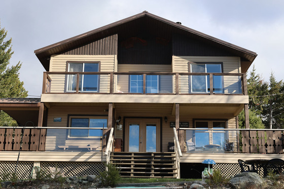 Waterfront Living on Beautiful Glimpse Lake