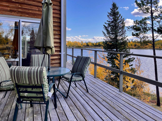 Luxury Off-Grid Lakefront Home - Scum Lake - Chilcotin 