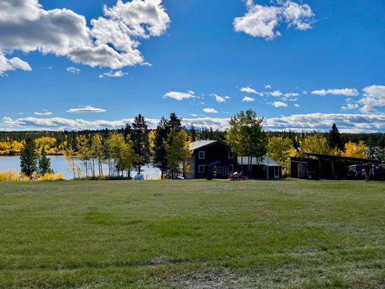 Luxury Off-Grid Lakefront Home - Scum Lake - Chilcotin 