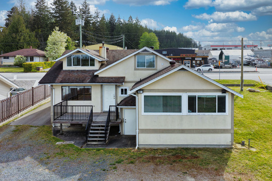 Industrial Zoned Live/Work Opportunity in Central Powell River