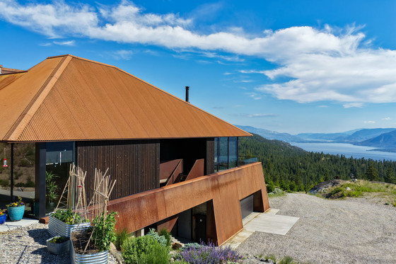 Sweeping Views of Okanagan Lake and Valley - Naramata, BC