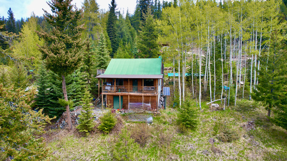 Off-Grid Mountain Retreat - Bralorne, BC