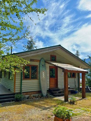 Southwest-Facing Ocean and Mountain View Home - Jakes Landing, Sechelt Inlet