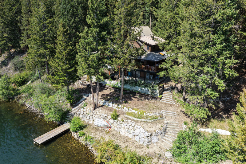 Lakefront Log Home on Osprey Lake - Bankeir, BC
