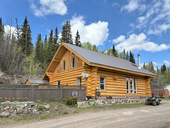Lake View Retreat on Tchesinkut Lake - Adventure at Your Doorstep