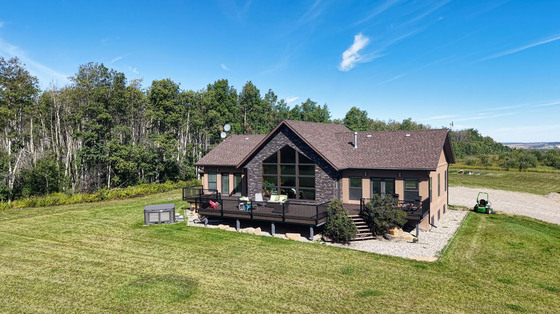 Executive Country Living in the Peace Country - Fort Saint John, BC