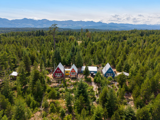 Regenerative Island Retreat on 7.2 Acres - Denman Island