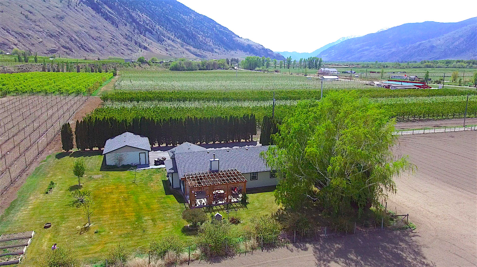 A Blissful Garden Estate Set in Heart of Wine and Fruit Country