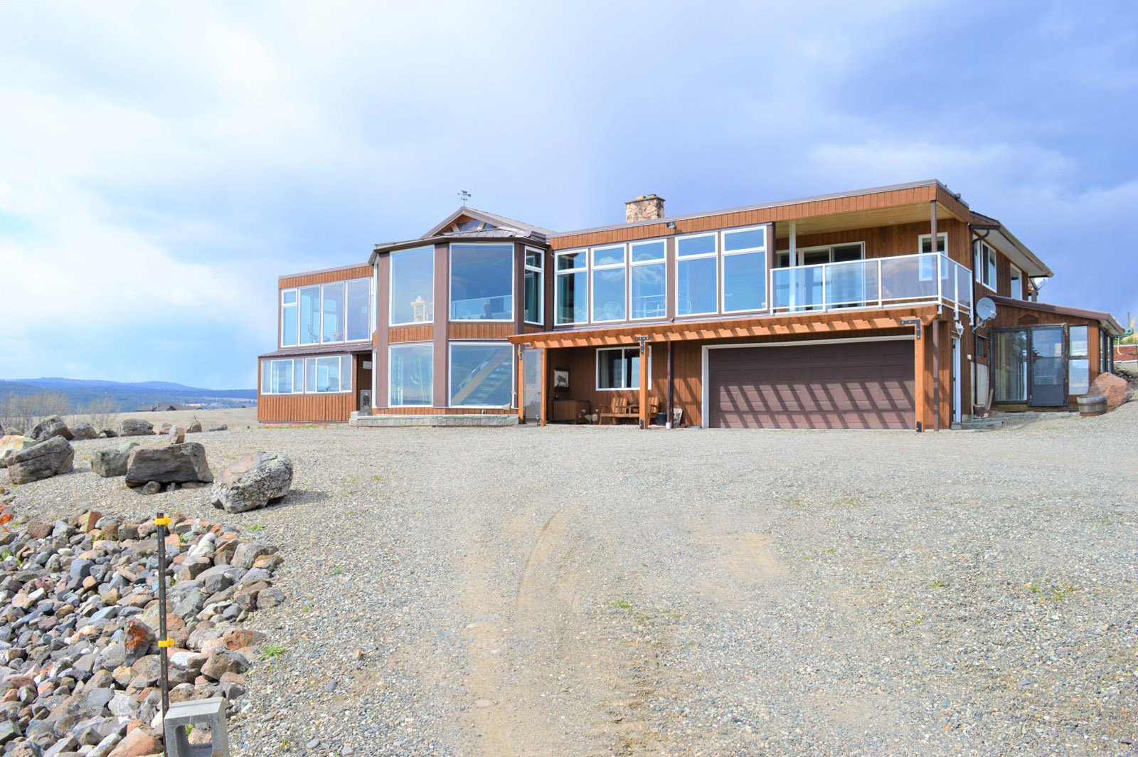 Stunning Home and Acreage with Panoramic Views Knutsford, BC