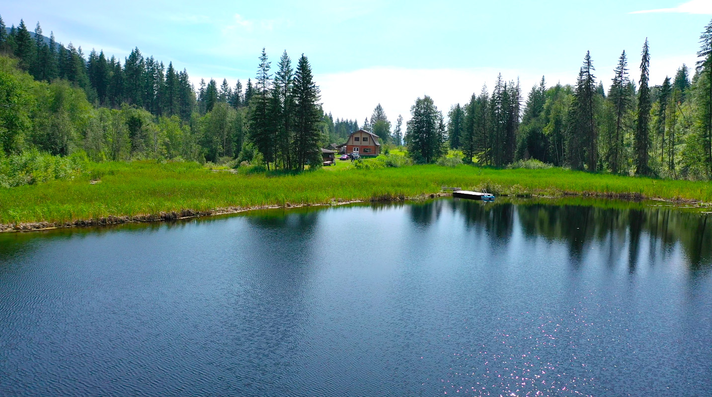 2,170 ft² Log Home Nestled Amongst 77 Acres with Private 8Acre Lake