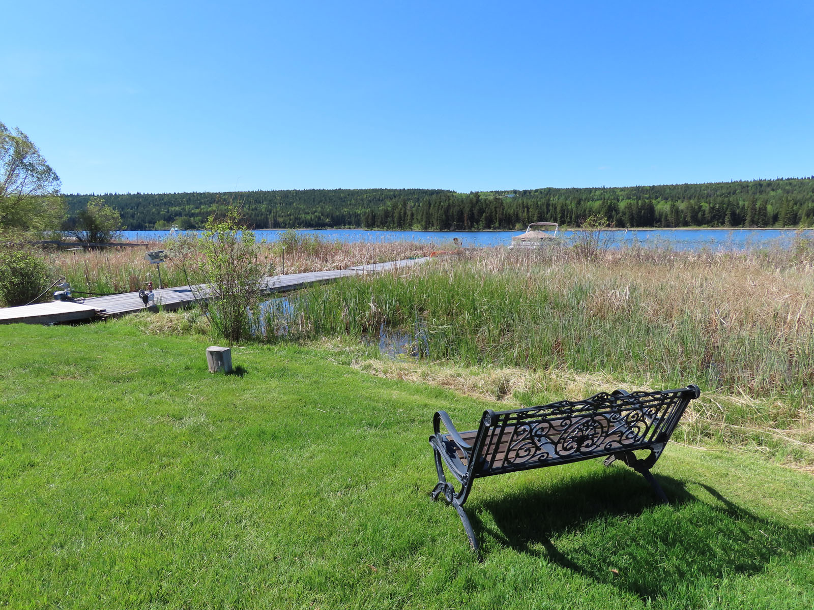 Elegant Lakefront Residence Nestled along the Banks of Lac La Hache