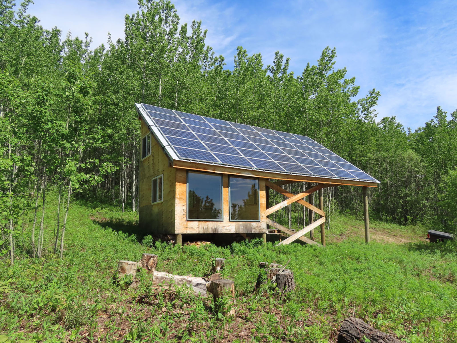 Recreational Cabin in the Woods with Lake Views and Adjacent Crown Land