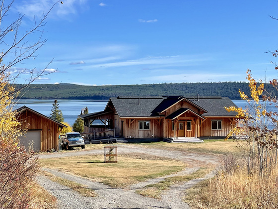 Executive Lakefront Home and Acreage - Puntzi Lake 