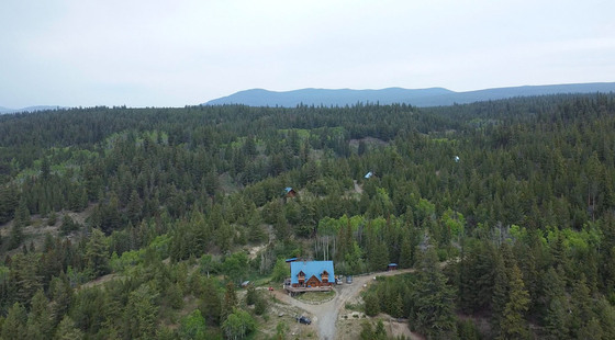 Trophy Log Home and 3 Guest Cabins with Panoramic Views of the Tatlayoko Valley - Tatla Lake, BC