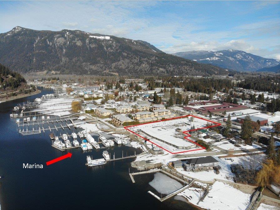 MultiFamily Waterfront Development Site with Marina Sicamous, BC